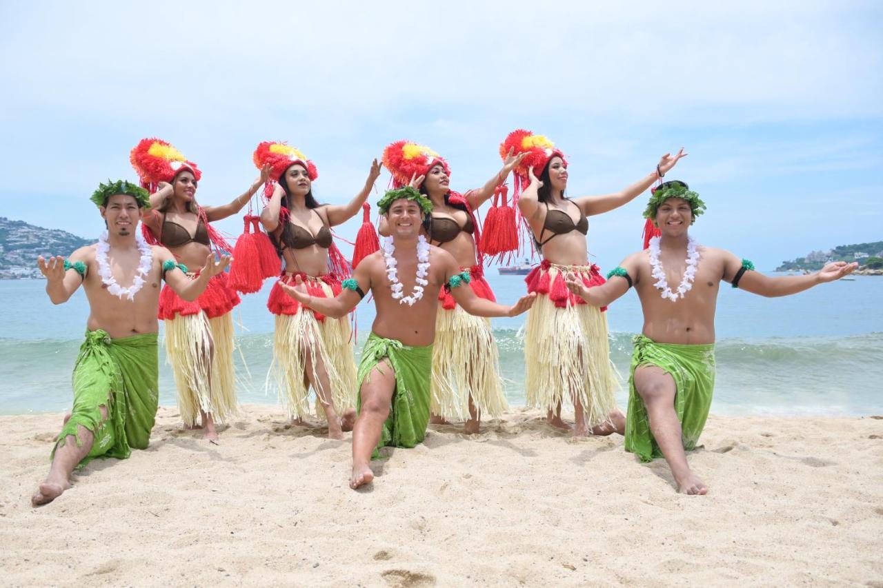 Ritz Acapulco All Inclusive Dış mekan fotoğraf Luau dancers in Hawaii