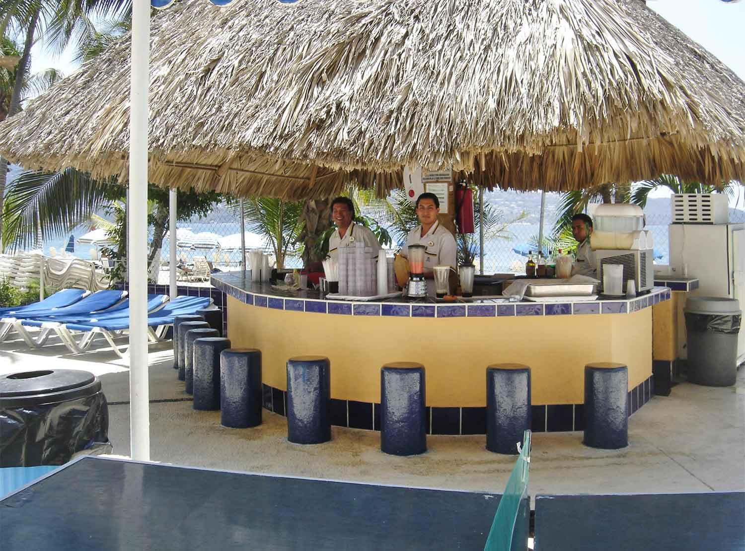 Ritz Acapulco All Inclusive Dış mekan fotoğraf A poolside bar in a resort