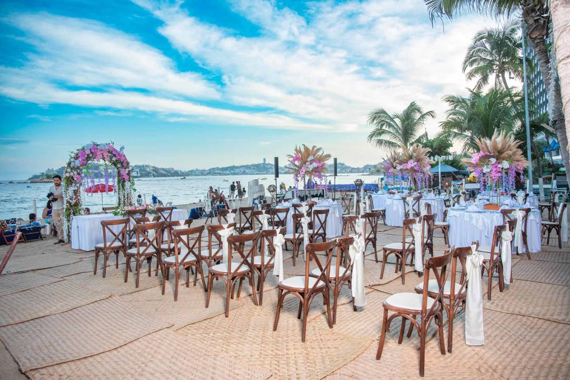 Ritz Acapulco All Inclusive Dış mekan fotoğraf A wedding reception at the beach