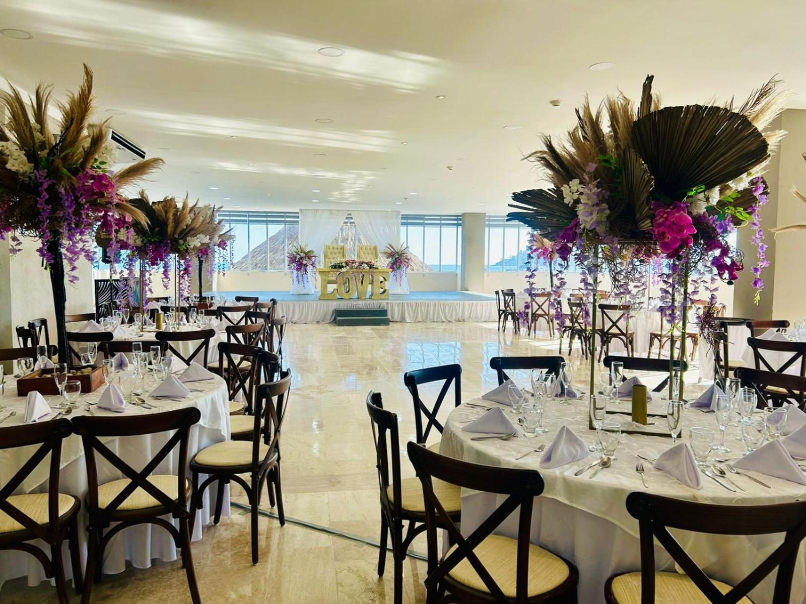 Ritz Acapulco All Inclusive Dış mekan fotoğraf A wedding reception at the Four Seasons Hotel, Mexico City