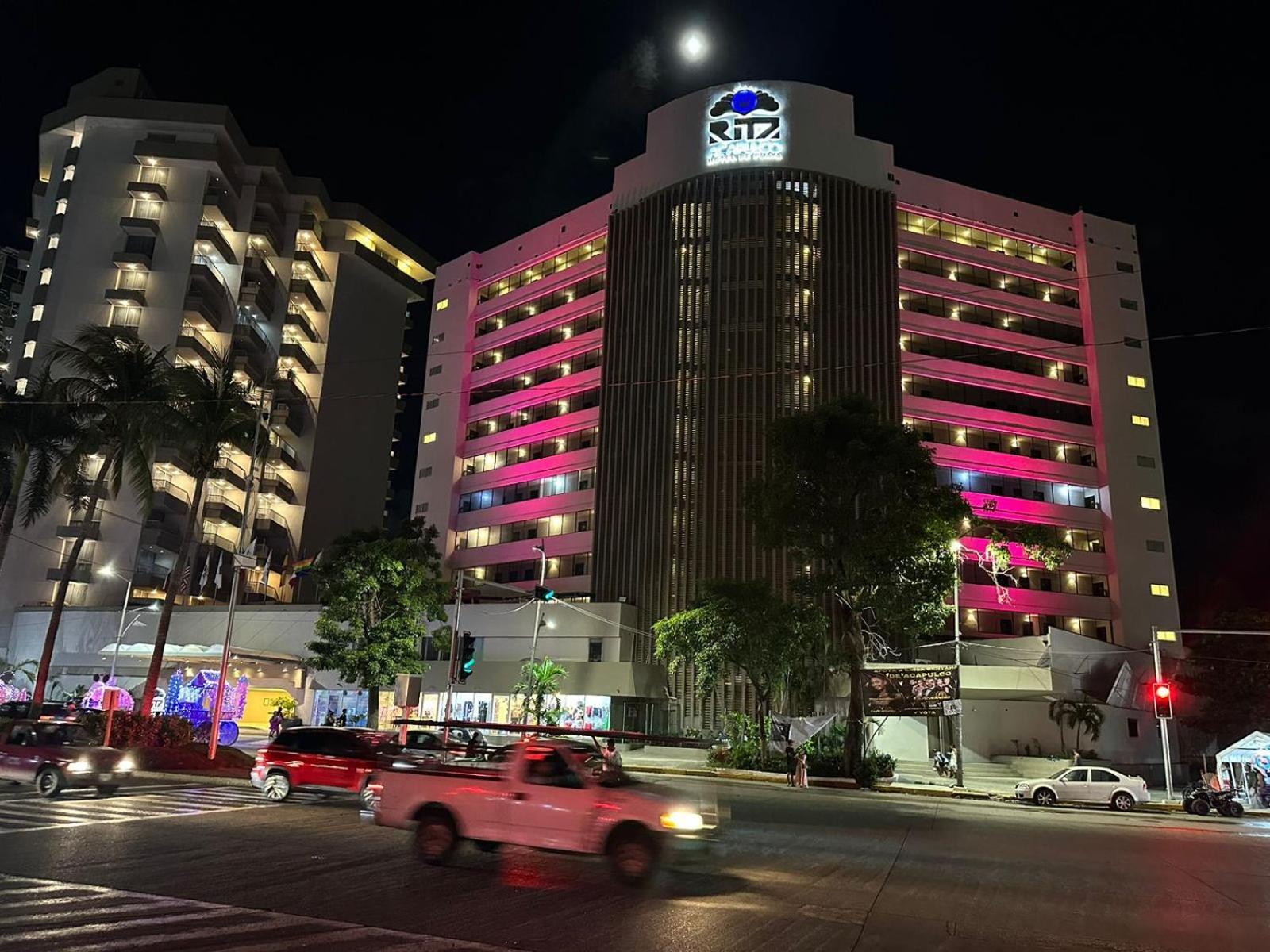 Ritz Acapulco All Inclusive Dış mekan fotoğraf The hotel at night
