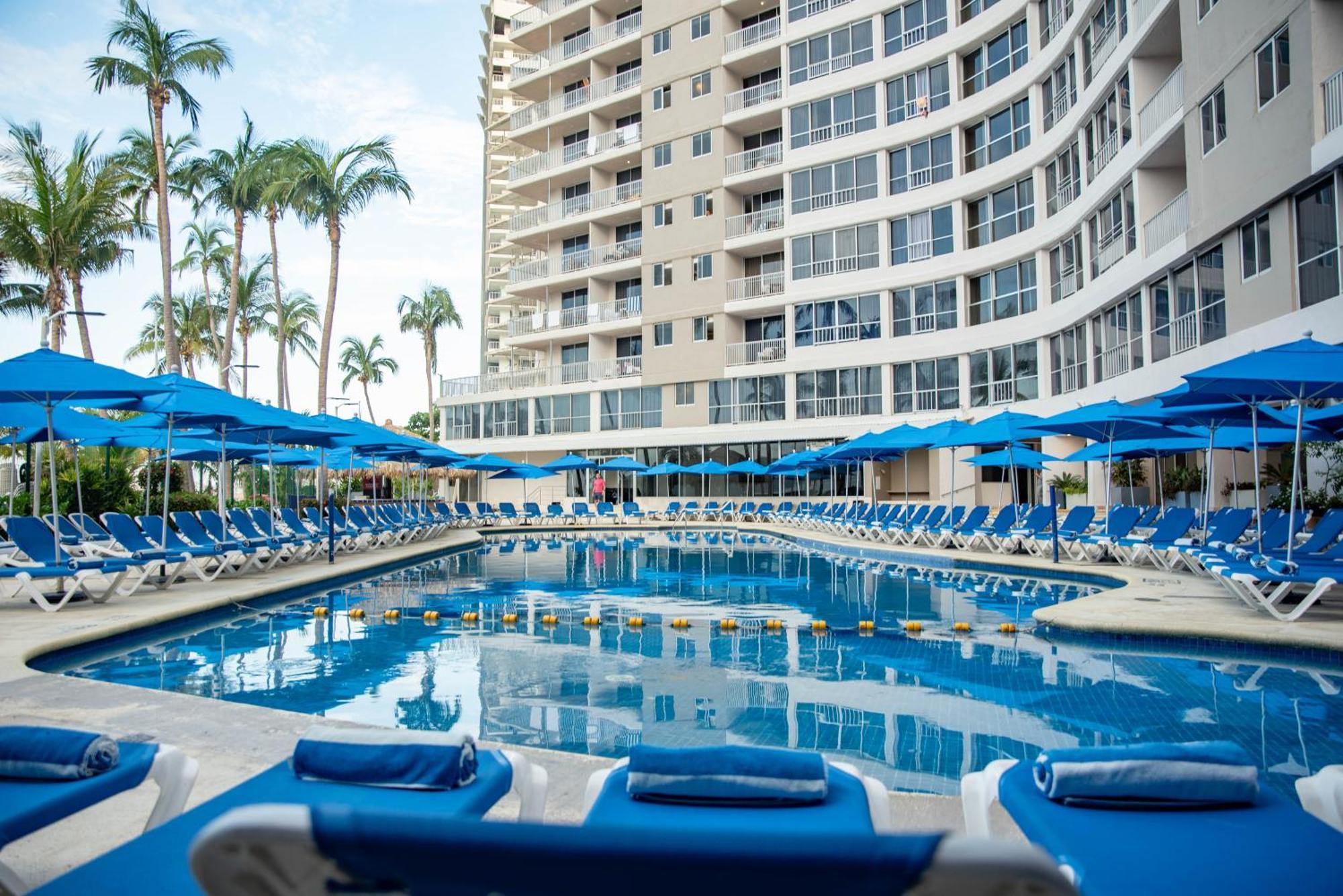 Ritz Acapulco All Inclusive Dış mekan fotoğraf The pool at the Royal Hawaiian Hotel