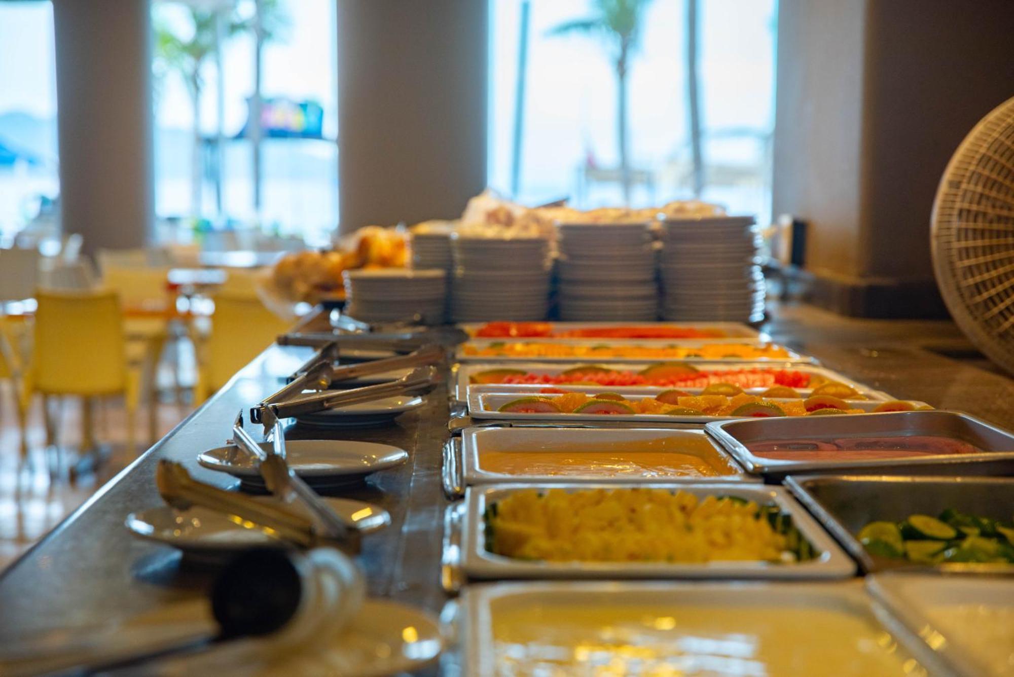 Ritz Acapulco All Inclusive Dış mekan fotoğraf A chafing dish buffet