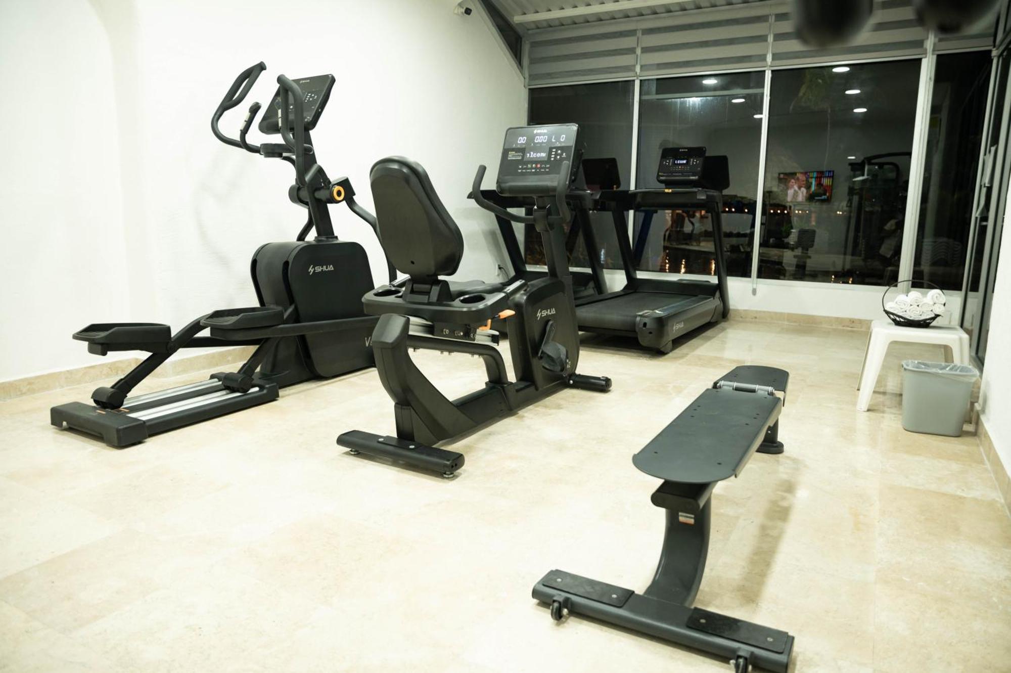 Ritz Acapulco All Inclusive Dış mekan fotoğraf Elliptical trainer