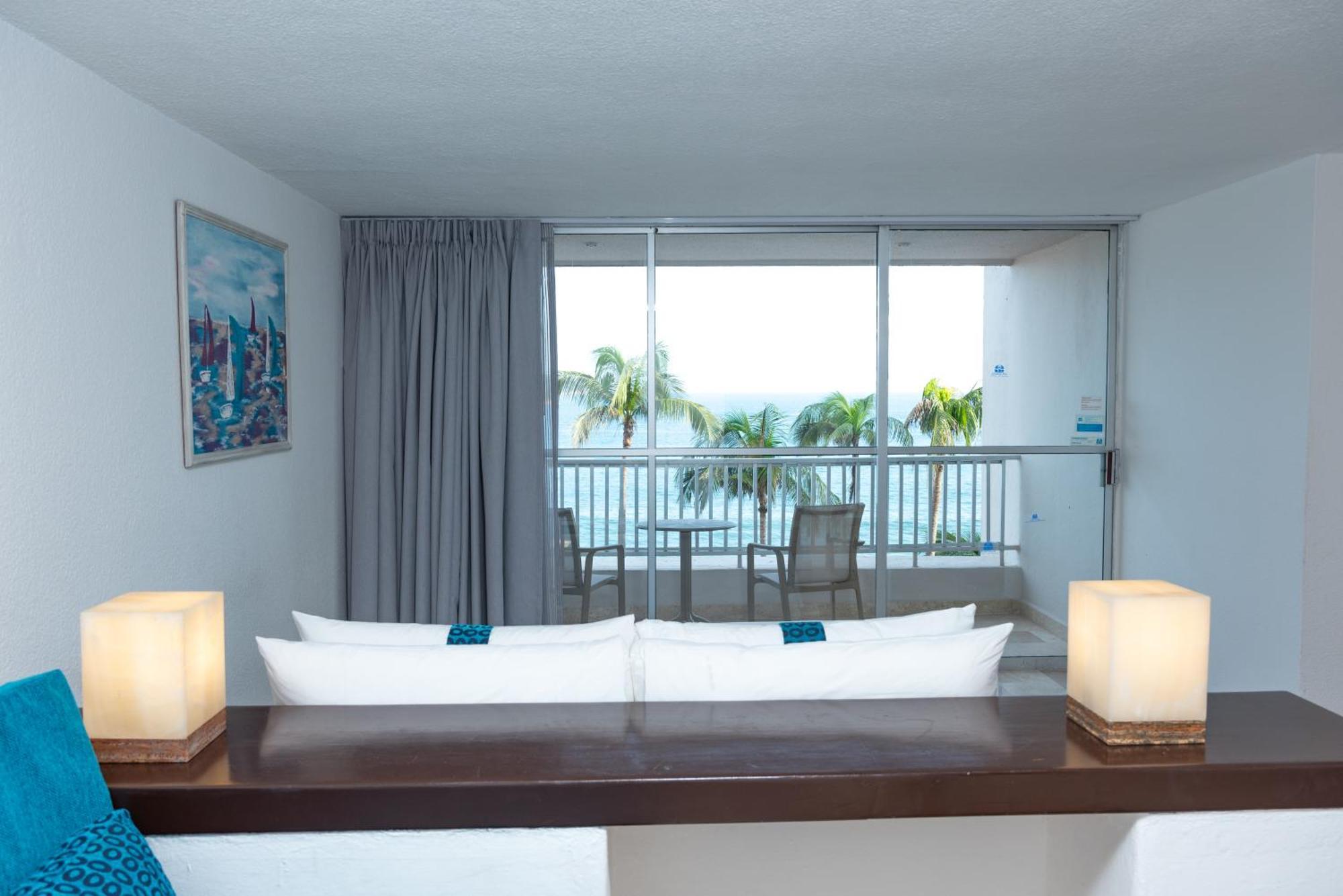 Ritz Acapulco All Inclusive Dış mekan fotoğraf A room at the Hilton San Diego Bayfront