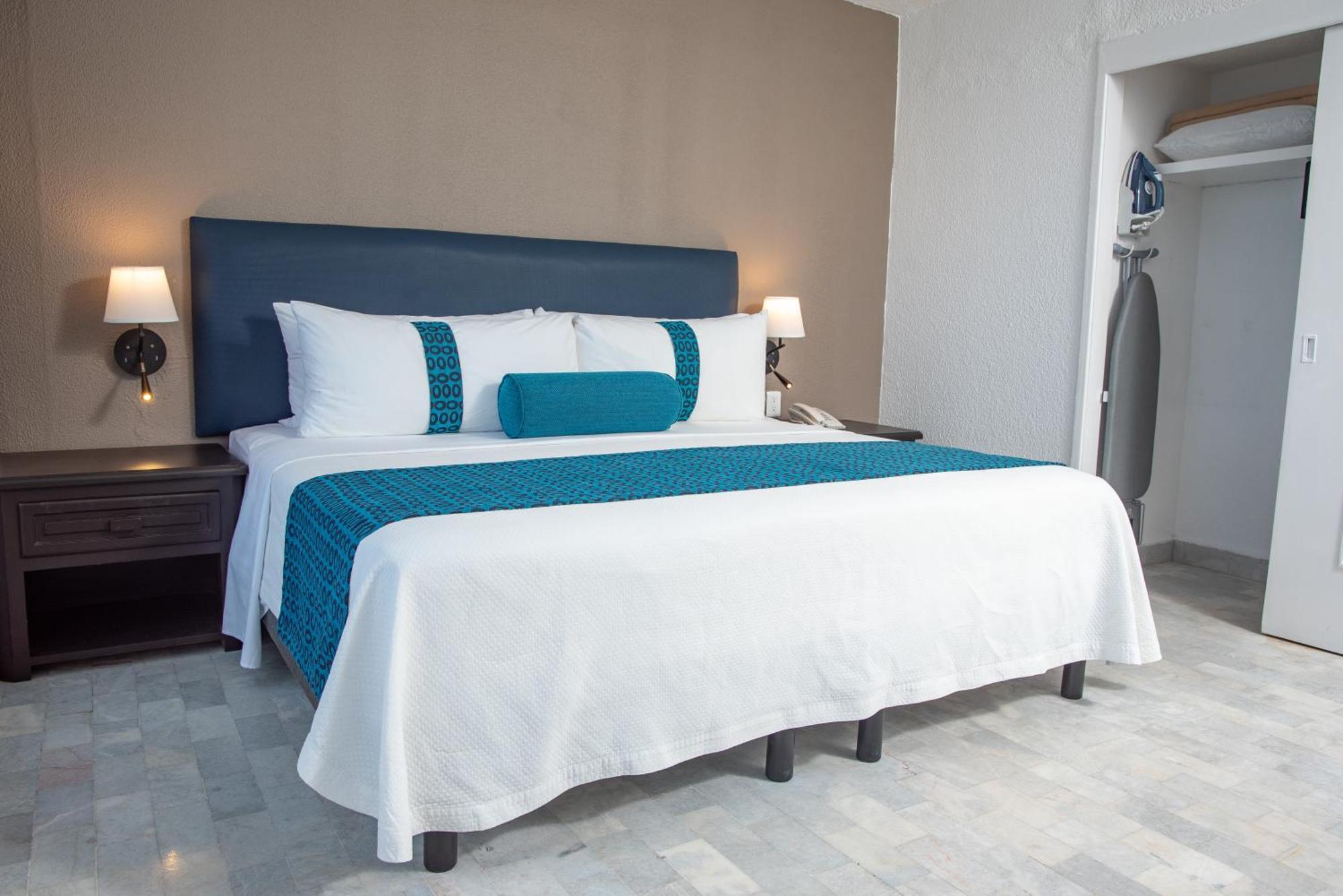 Ritz Acapulco All Inclusive Dış mekan fotoğraf A bed