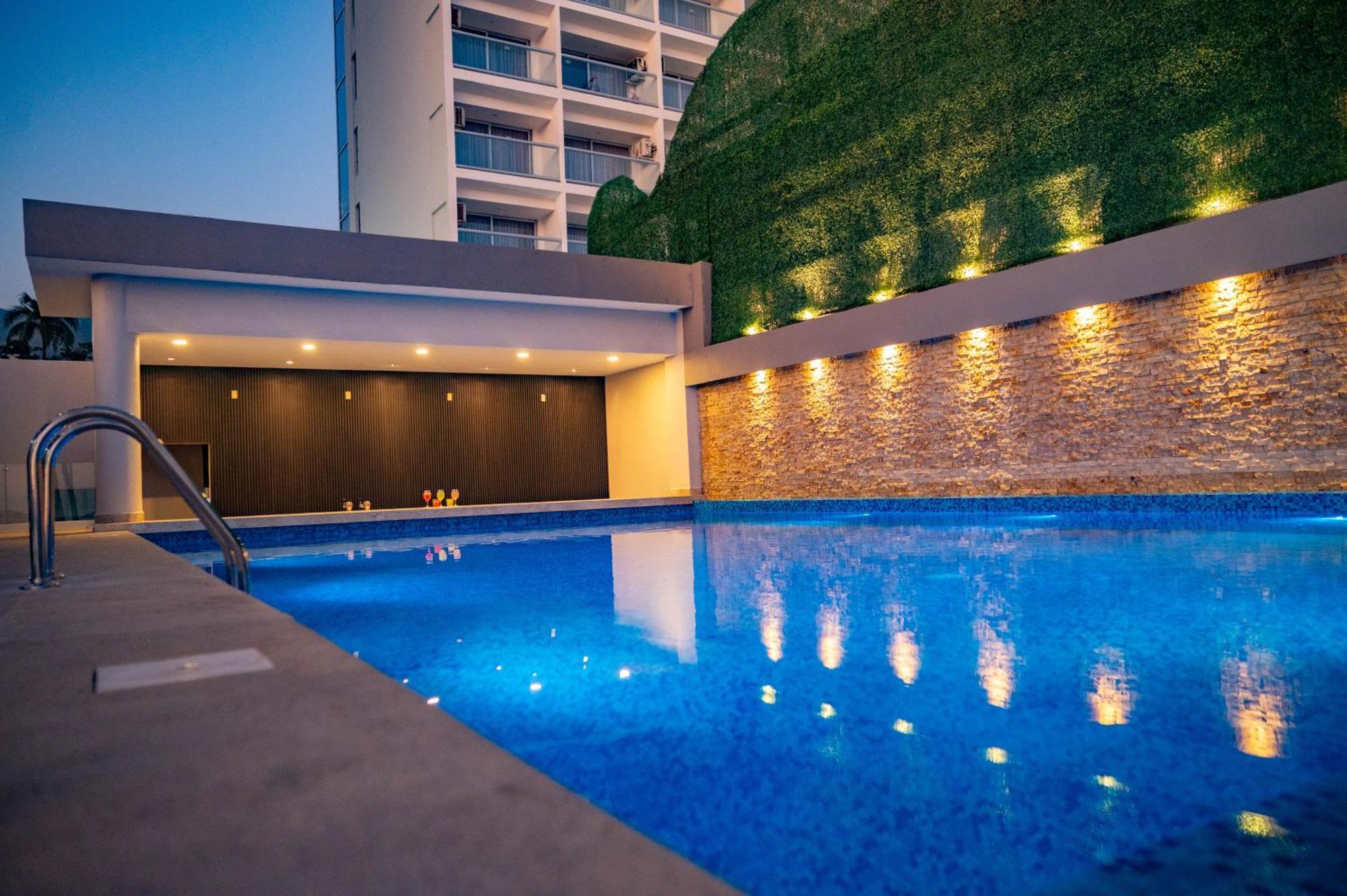 Ritz Acapulco All Inclusive Dış mekan fotoğraf The swimming pool at the hotel