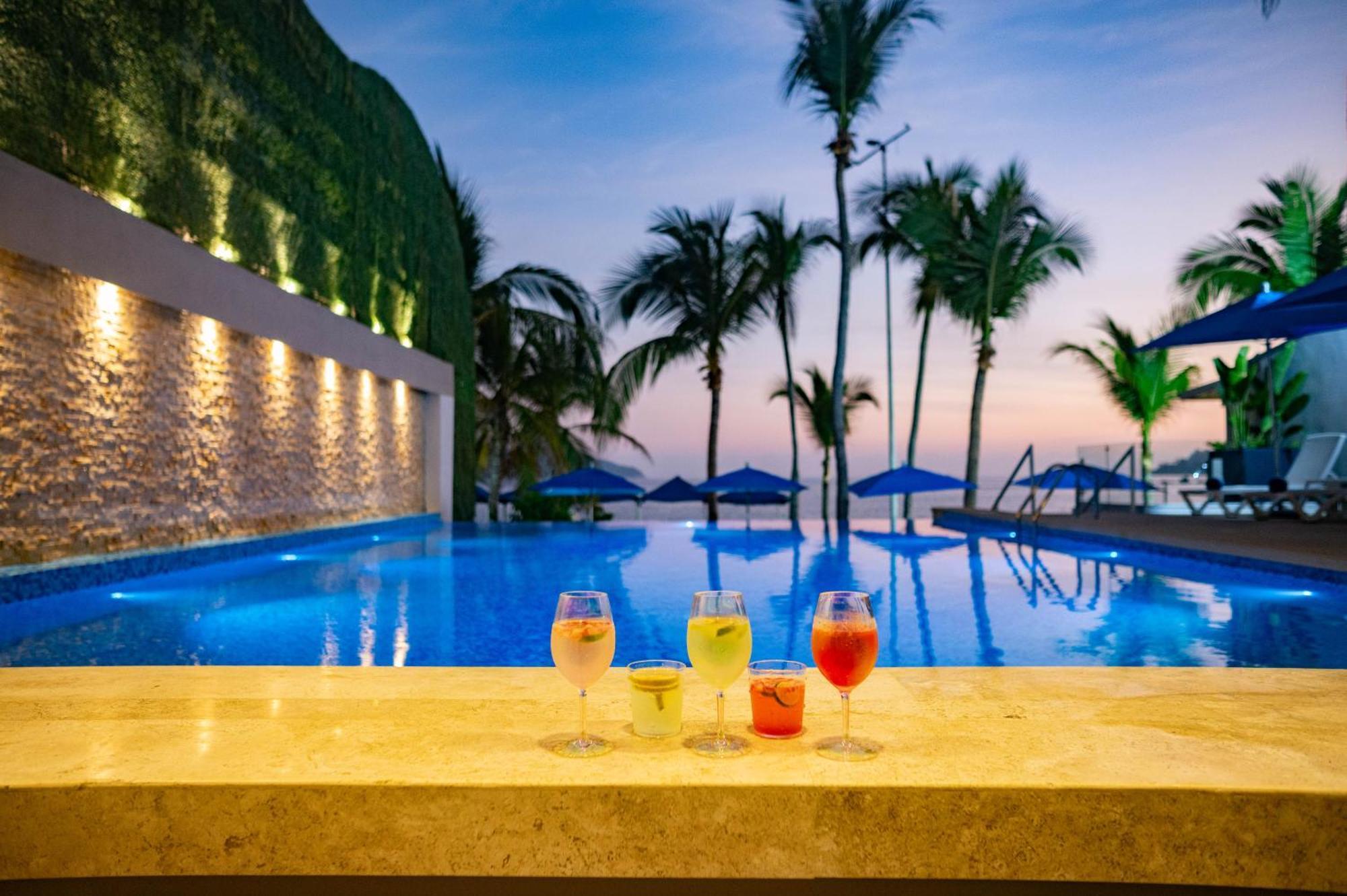 Ritz Acapulco All Inclusive Dış mekan fotoğraf Infinity pool at the hotel