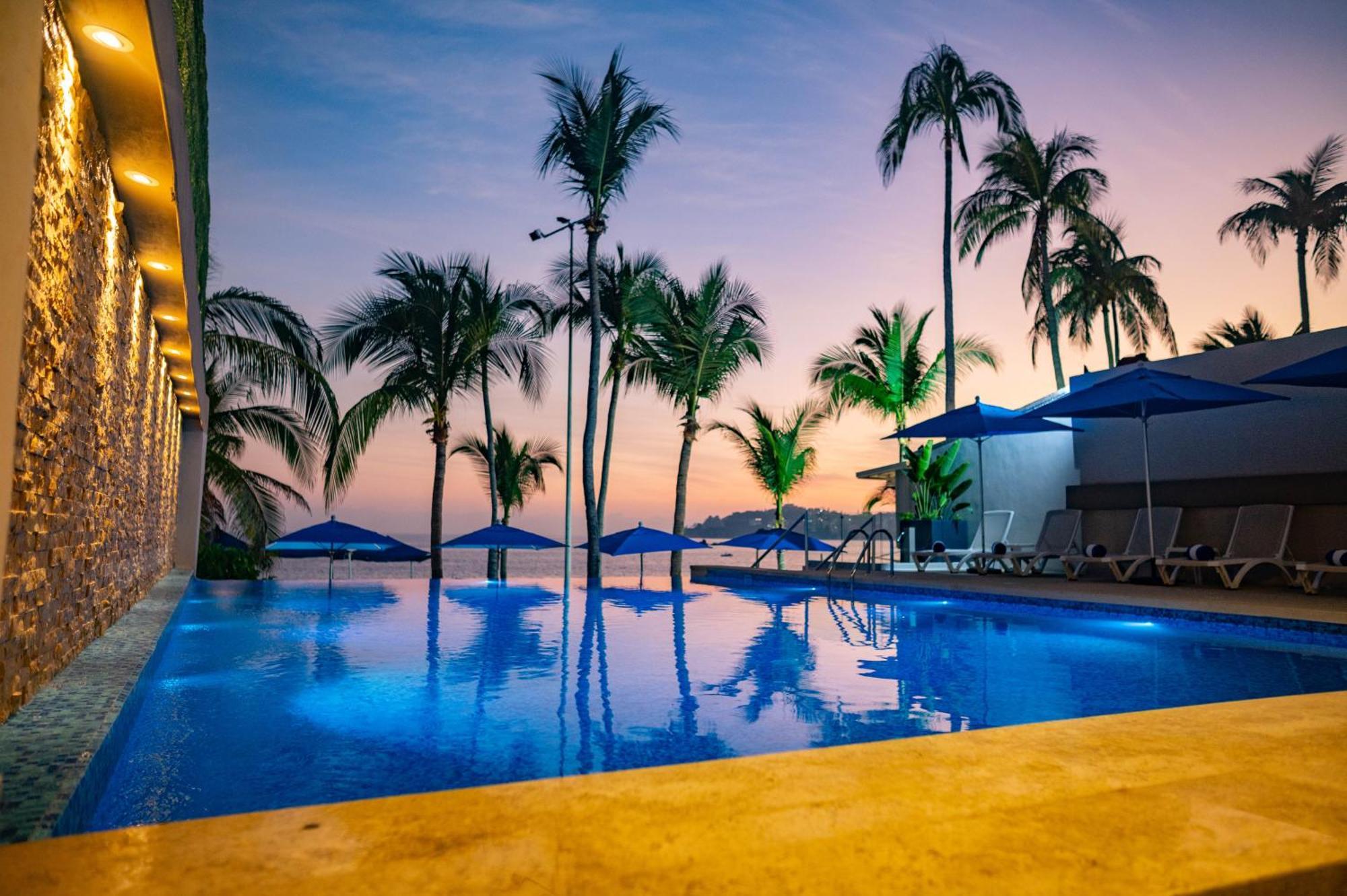 Ritz Acapulco All Inclusive Dış mekan fotoğraf Infinity pool at the hotel