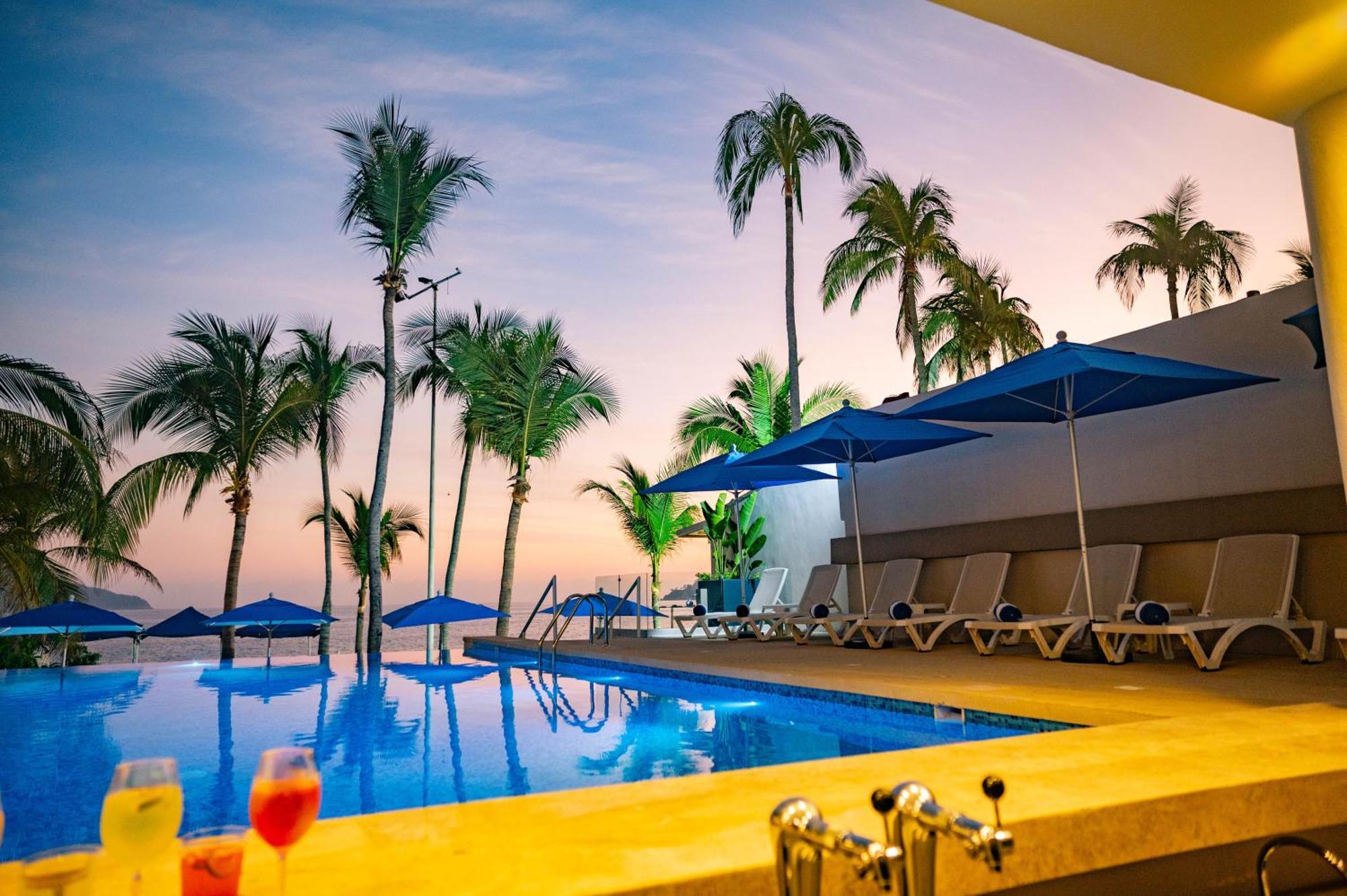 Ritz Acapulco All Inclusive Dış mekan fotoğraf The swimming pool at the hotel